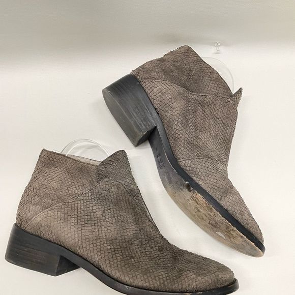 Eileen Fisher Dove Grey Snake Skin Ankle Boots Booties Women's Size 10 - Picture 3 of 7